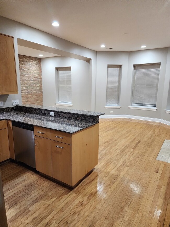 Photo - 4941 S Michigan Ave Unit 2N