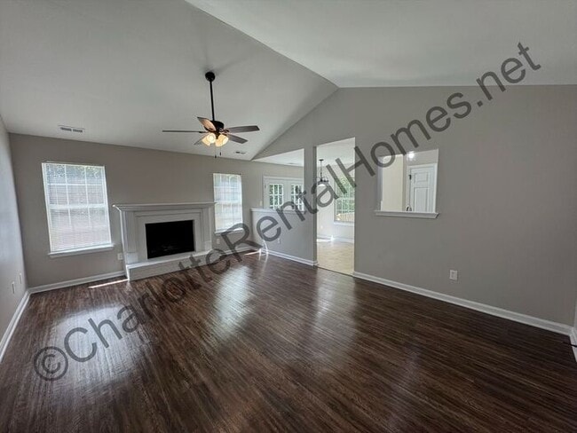 Photo - Beautiful 3 bedroom 2 bathroom home in Cha...