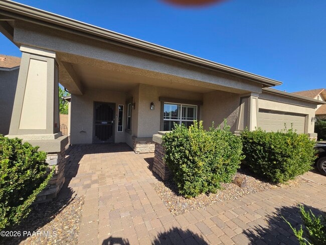 Photo - 556 N Robles St