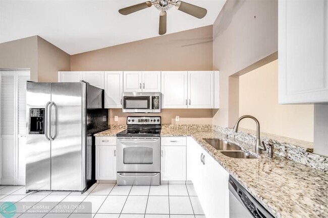 Building Photo - 3348 Lucerne Park Dr Unit 3348 Rental