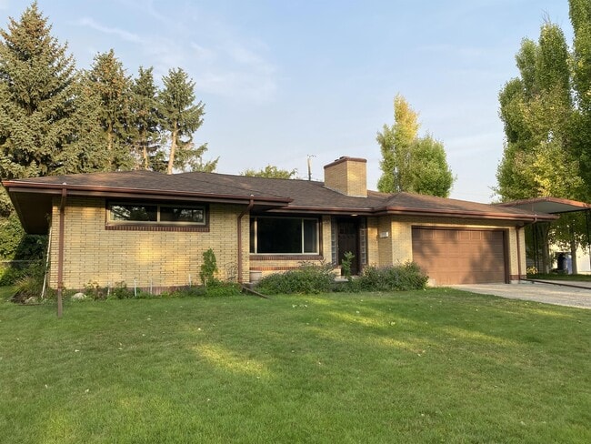 Building Photo - 1828 Beech Dr Rental