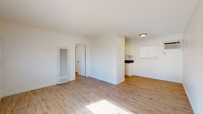 Photo - 2045 Shasta St