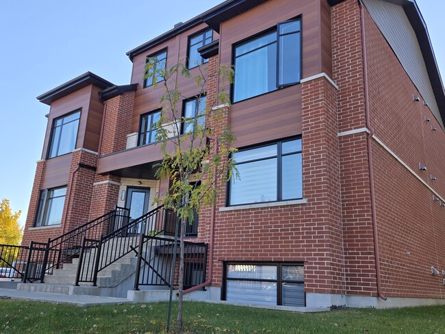 Building Photo - 1140 Rue Du Grand-Pic Unit 1140 du Grand-Pic, Laval