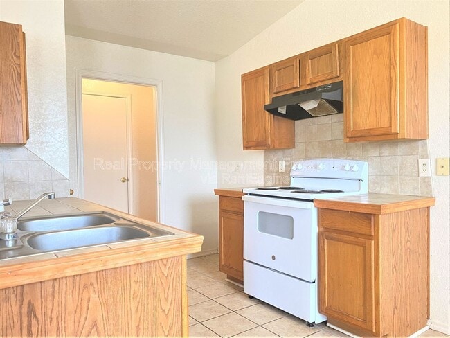 Photo - 916 Hyacinth Hollow Dr