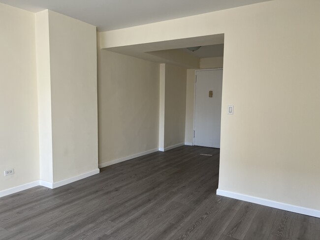 Building Photo - 81-11 45th Ave Unit 1-D Rental