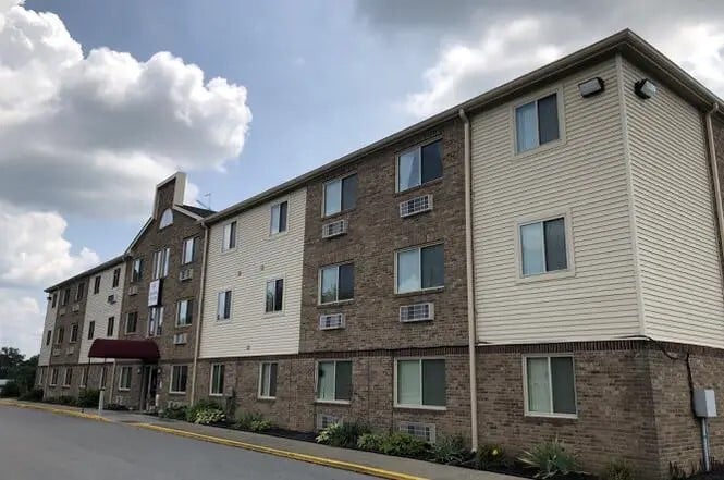 Photo - 785 Regina Ln NW