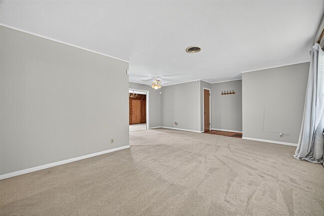 Photo - 10005 Hazelhurst Dr