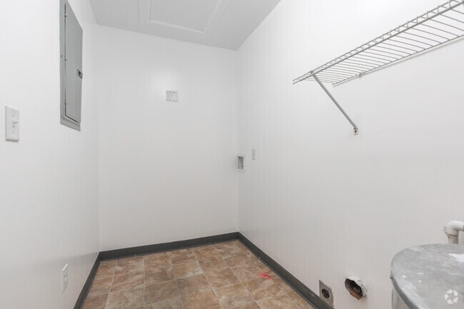 2BR, 1BA - 926SF - Laundry