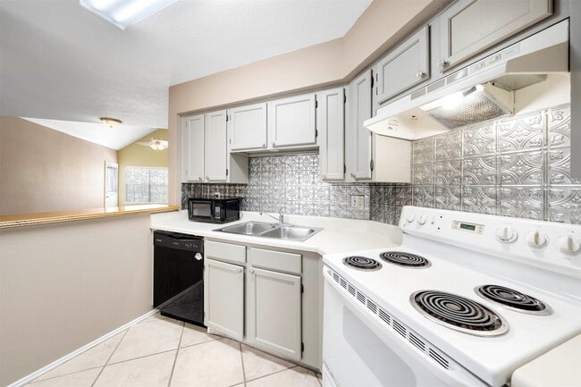 Photo - 10630 Westbrae Pkwy Unit 606