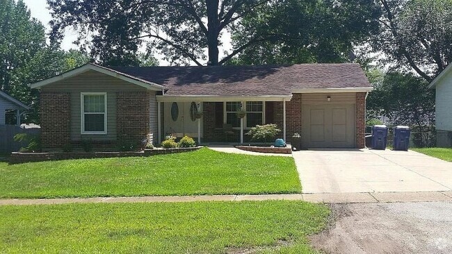 Building Photo - Price Drop! Updated 4 bed 3 bath in Fenton Rental
