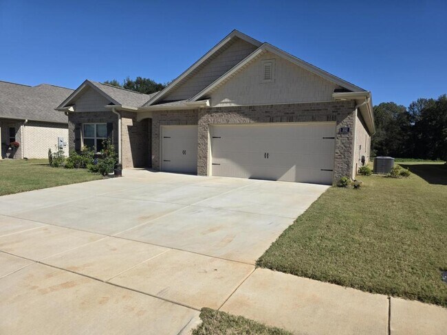 Photo - 352 Castlepath Dr SW