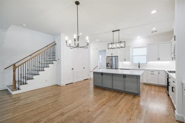 Photo - 918 W 25th St House