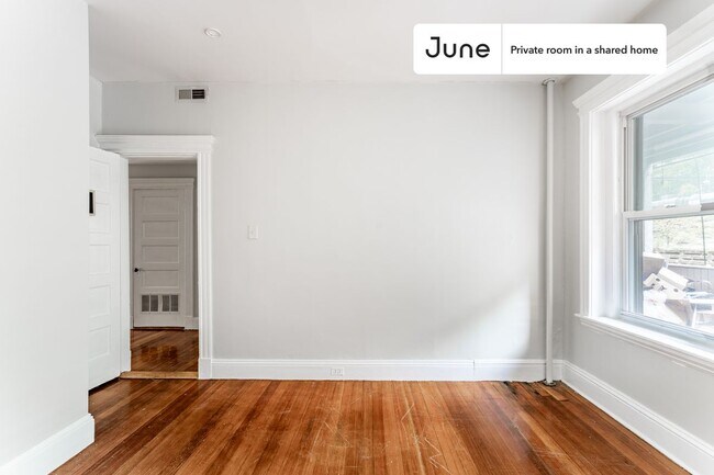 Room in Shared 4 bed/2 bath home in Brookline