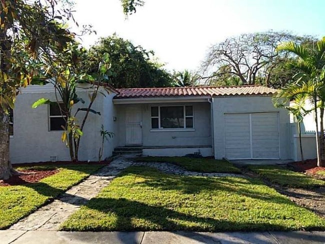 Photo - 460 NE 76th St