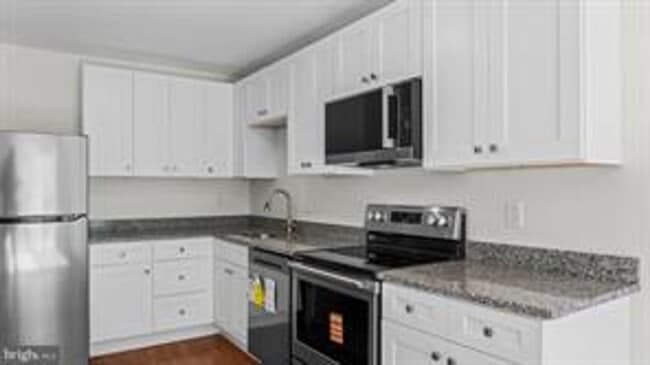 Photo - RENOVATED TOWNHOUSE WITH 3 BEDROOMS AND 1.5 BATHS, FENCED BACKYARD