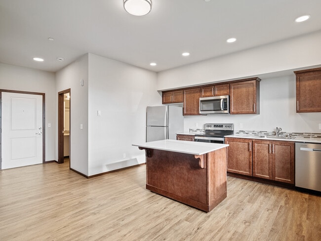 Studio w Den - Taylor Place & Elliott Lofts