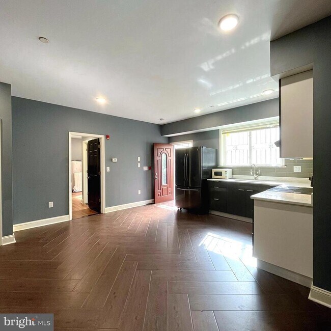 Photo - 1306-8 N Carlisle St