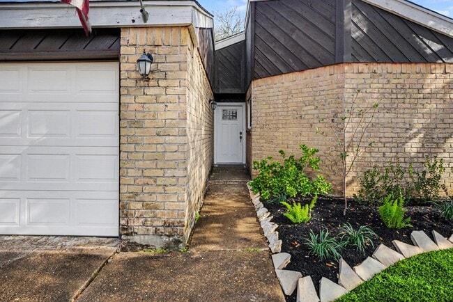 Photo - 16607 Neumann Dr