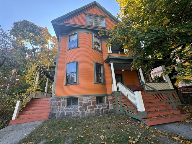 Building Photo - 590 Cambridge St Unit 2