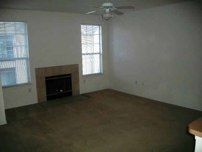 Photo - 2000 Erving Cir Unit 6 308