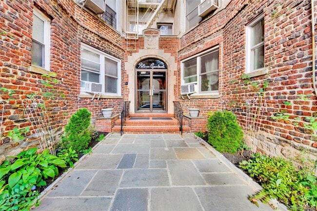 Building Photo - 305 Sixth Ave Unit 6A