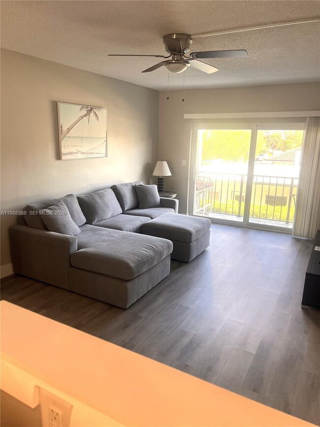 Photo - 400 N Riverside Dr Unit 214