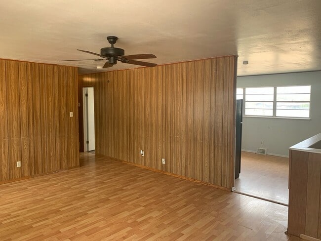 Photo - Large 5 bedrooms 2 bathroom Home!!!