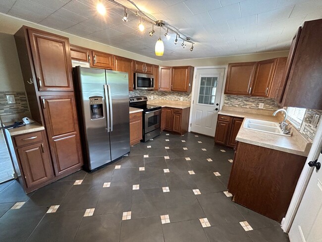 Photo - 1031 E Leicester Ave