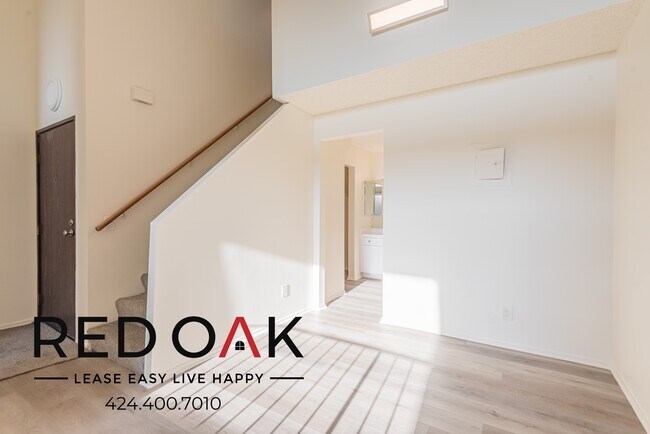 Building Photo - 8309 Cedros Ave Unit 310