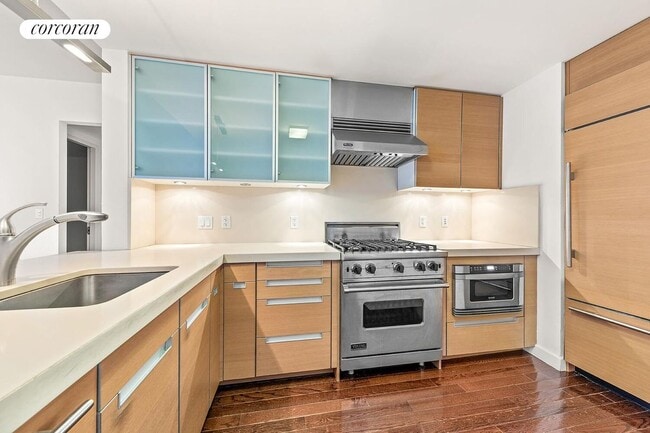 Photo - 462 W 58th St