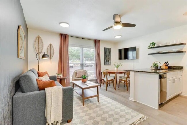 Photo - 2401 Manor Rd Unit 129