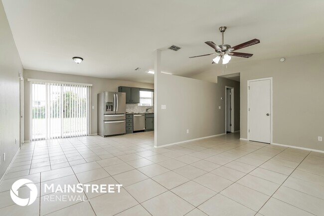 Photo - 823 NE 18th St