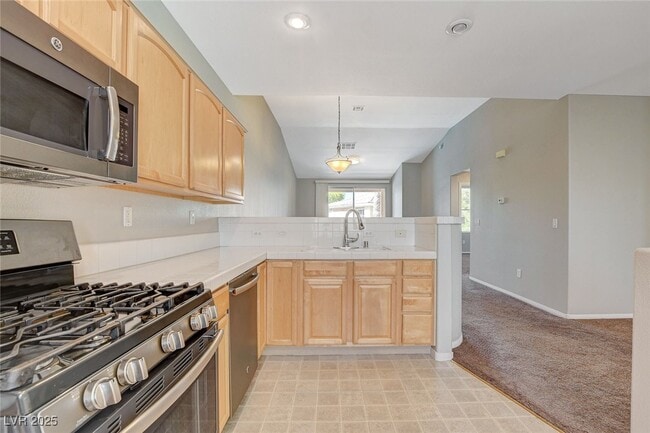 Building Photo - 669 Peachy Canyon Cir Unit 203