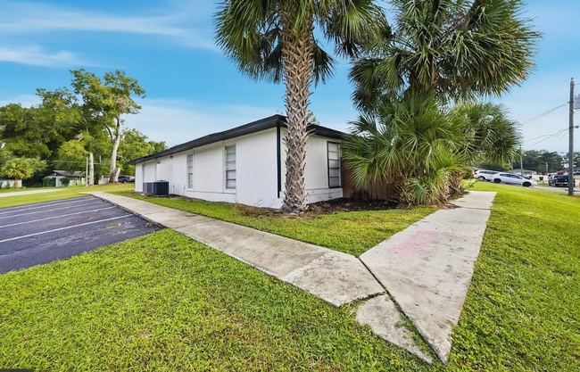 Building Photo - 2955 SE 53rd Ct Unit C
