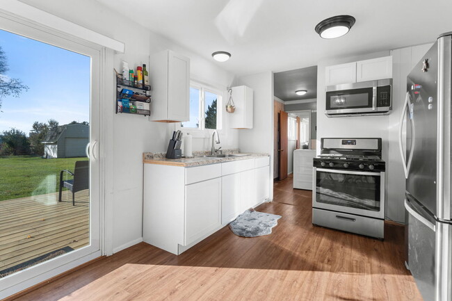 Photo - 5011-5013 Three Oaks Rd