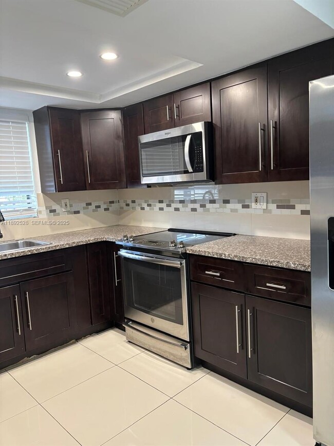 Building Photo - 10835 NW 7th St Unit 22-41