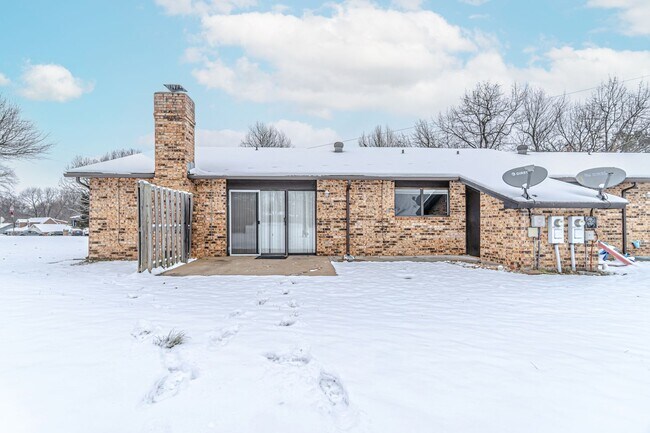 Photo - Rogers Duplex in Desirable Location!