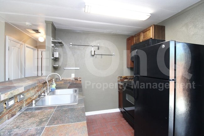 Photo - 1021 E Harry St