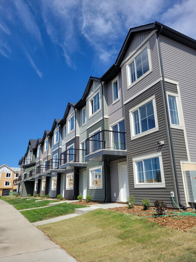 Building Photo - 3640-139 139 Ave NW Unit 7