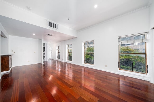 103 Montgomery St Unit 3