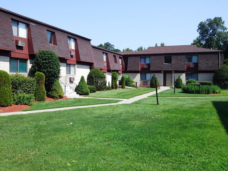 Cherry Hill Townhouses Apartments For Rent in Poughkeepsie, NY