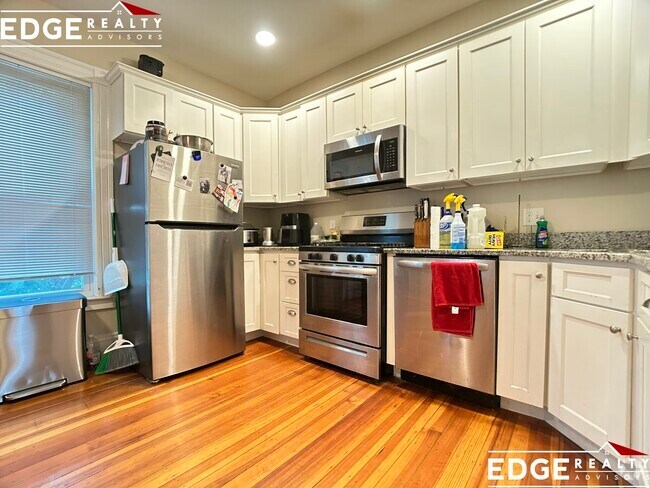 Building Photo - 29 Sparhawk St Unit 2 Rental