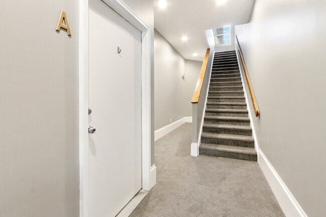 Building Photo - 836 Park Ave Unit #A