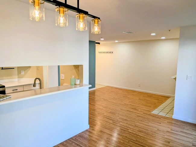 Photo - 2709 Oak Rd Unit H