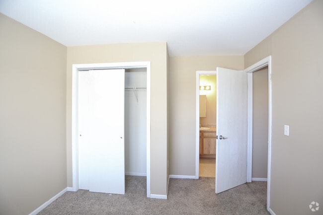 1x1 bedroom - Crimson Villas