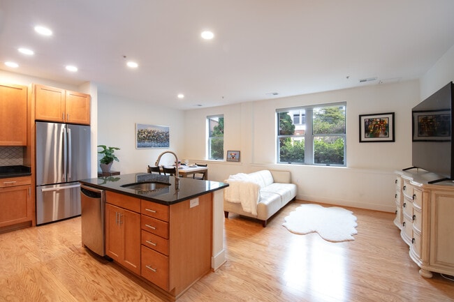 Photo - 1800 Wilson Blvd Unit Leann Luong