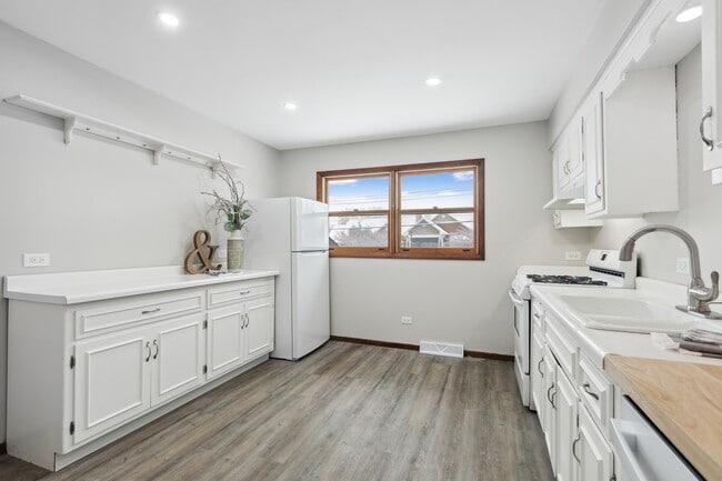 Photo - 722 McHenry Ave