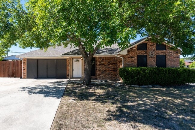 Building Photo - 315 Sorrell Dr