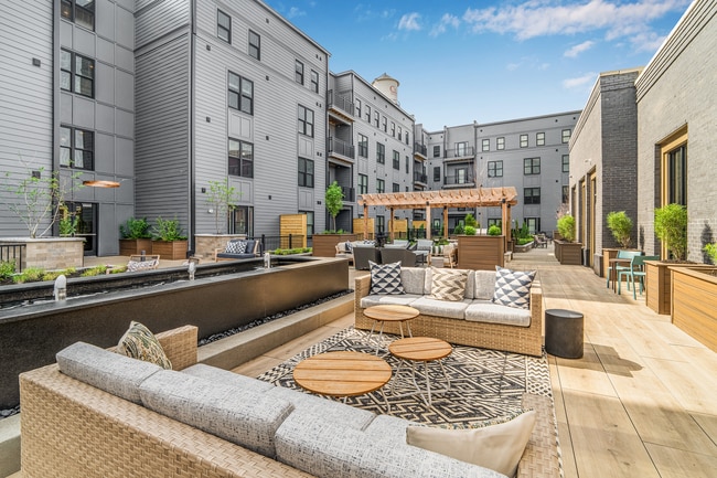 Building Photo - Lusso