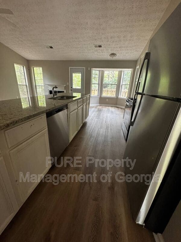 Building Photo - 3181 Kings Glen Dr